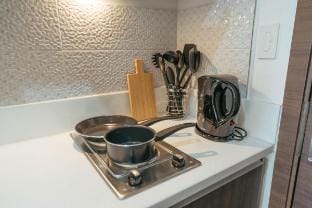 Modern Living 5-Makati w fast Wi-Fi & Netflix Vacation rental in Makati