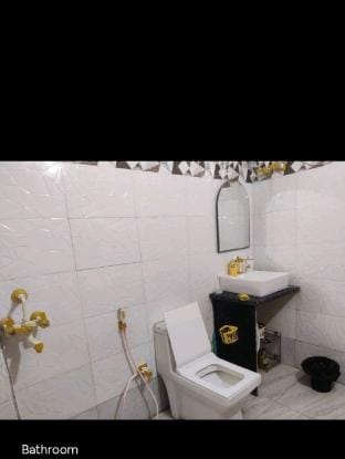 Near Iskcon Hare Krishna Mandir & Prem Mandir Vacation rental in Uttar Pradesh