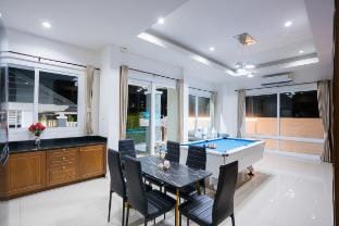 Ocean Fun Pool Villa Vacation rental in Chon Buri Changwat