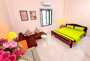 Phòng đôi queen rộng sạch sẽ giá rẻ ở trung tâm tiện nghi Vacation rental in Cambodia