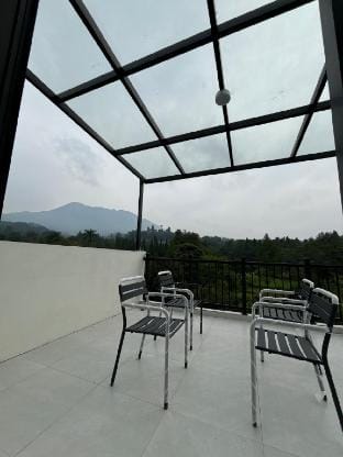 villa rayyka77 Vacation rental in Cisarua