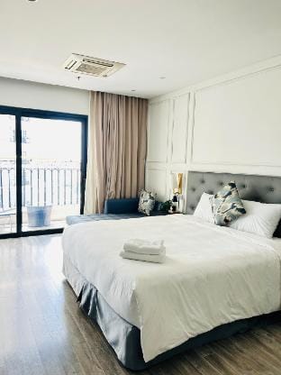 Wyndham | Studio | Balcony | Infinity Pool Vacation rental in Da Nang