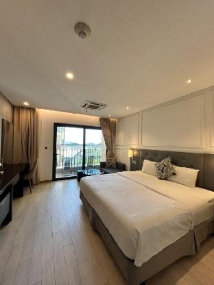 Wyndham | Furniture | Kitchen |Netflix | Balcony Vacation rental in Da Nang