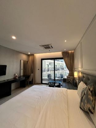 Wyndham | Furniture | Kitchen |Netflix | Balcony Vacation rental in Da Nang