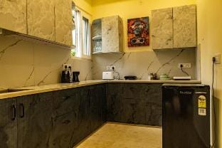 Whispering walls - 2BR Mountain View by Homeyhuts Vacation rental in Dehradun