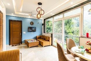 Whispering walls - 2BR Mountain View by Homeyhuts Vacation rental in Dehradun