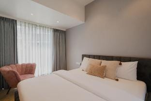 Aaramghar Stays - 5BR W/ Heated Pool+Jacuzzi+Steam Vacation rental in Lonavla