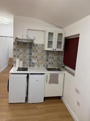 Modern Studio with Kitchenette & Private Bathroom Vacation rental in London Borough of Hackney
