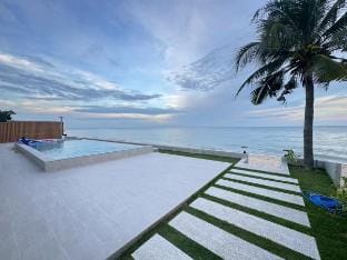 SunRise Beachfront Cha am Vacation rental in Thailand