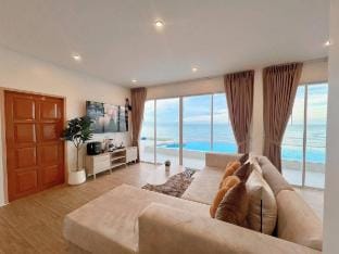 SunRise Beachfront Cha am Vacation rental in Thailand