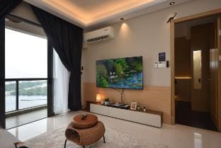 【NEW】D'Neko Suite in R&F with Seaview【Arcade Game】 Vacation rental in Johor Bahru