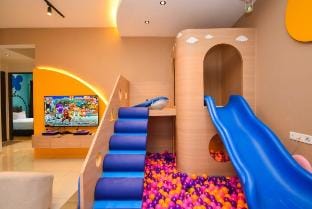 【Bathtub】The Castle Slide with Ball Pool @DangaBay Vacation rental in Johor Bahru