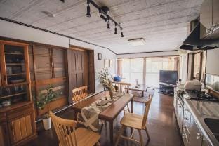 AKIYATO 佐渡 Active Art Hotel 日本庭園 アート 車10分圏内温泉施設あり Vacation rental in Japan