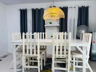 Grayhouse 2Br| 5 mins walk to the beach| 600mbps Vacation rental in General Luna