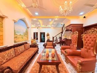 Royal Palms 5BHK Luxe Garden Retreat Spacez Villa Vacation rental in Mumbai