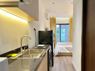 Beachside Modern Studio • Furnished • 20% Off |203 Vacation rental in Da Nang