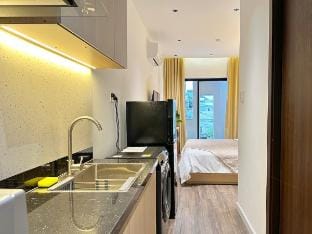 Beachside Modern Studio • Furnished • 20% Off |204 Vacation rental in Da Nang