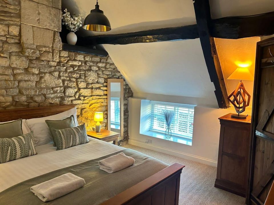 Priory Weavers Cottage Hotel in West Oxfordshire District
