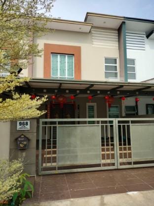 Family Homestay @ Taman Genesis, Batu Kawa  ? Vacation rental in Kuching