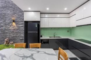 Phòng 1 giường lớn nhà vệ sinh tách biệt Vacation rental in Da Nang