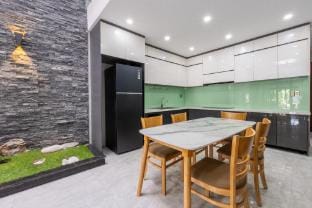 Phòng 1 giường lớn nhà vệ sinh tách biệt Vacation rental in Da Nang