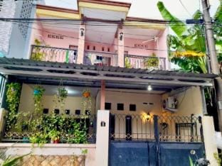 Homeymee Homestay Syariah Vacation rental in Surabaya