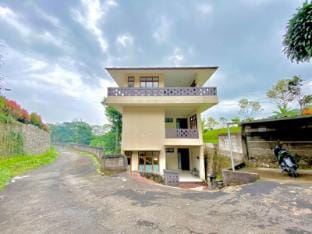 VILLA BERINGIN BY ANDI TOUR Vacation rental in Cisarua