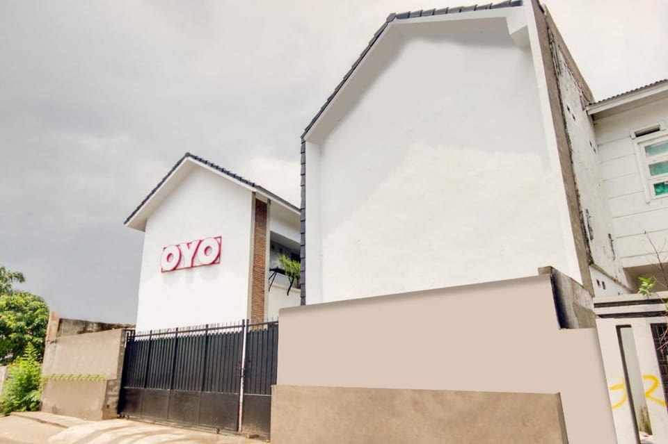 OYO 1345 Alfalah Residence Syariah Hotel in Indonesia
