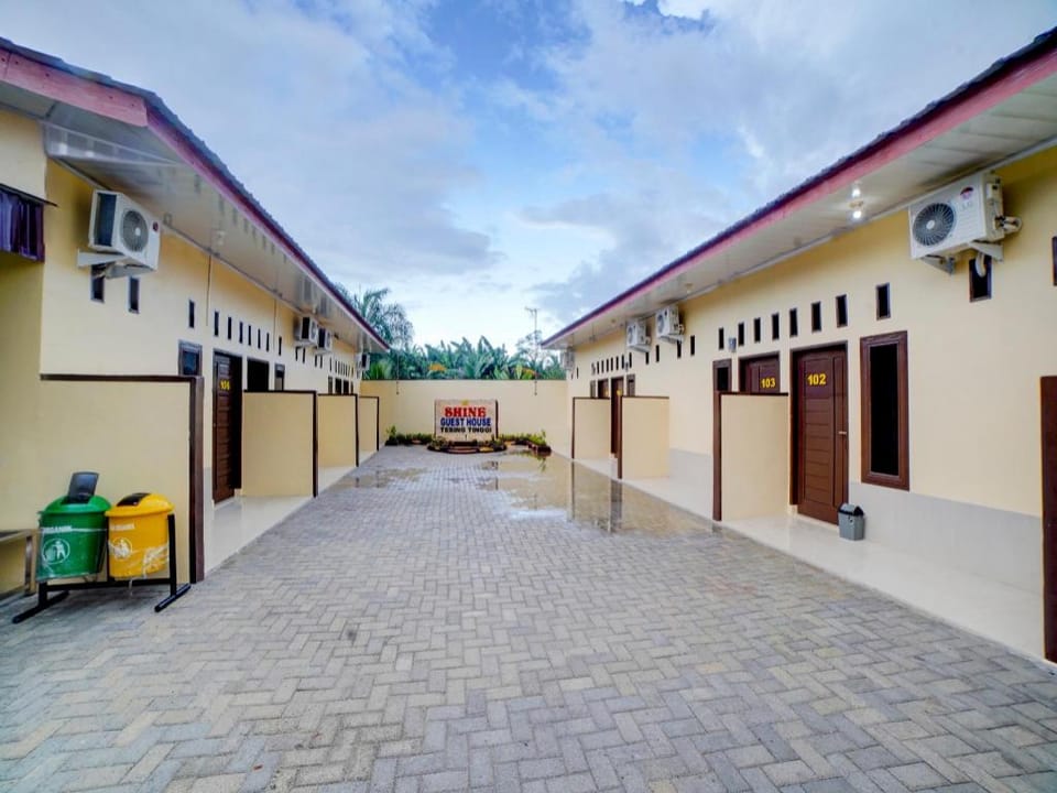 Hotel O Shine Guest House Syariah Hotel in Indonesia