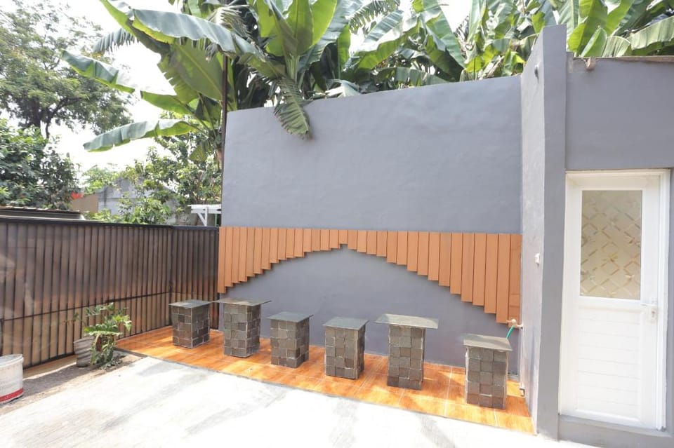 OYO 93021 Kost Dison Hotel in West Java