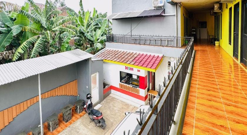 OYO 93021 Kost Dison Hotel in West Java
