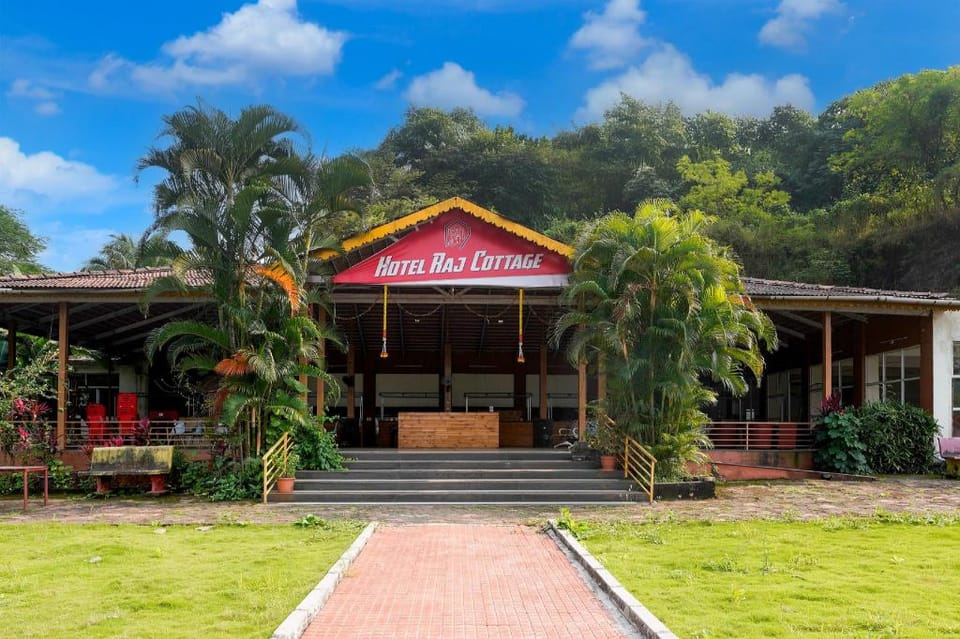 Hotel O by OYO Raj Cottage Nature Luxury Resort With Rain Dance Hotel in Maharashtra
