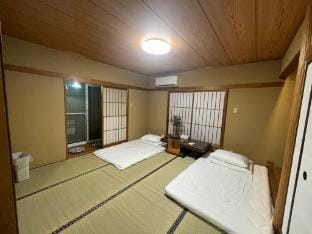 michi研究館ー和室/１～４人部屋 Bed and Breakfast in Osaka Prefecture