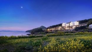 Sunset Hanok Poolvilla Pension and Resort Bed and Breakfast in South Korea