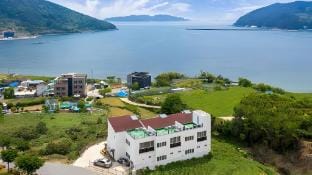 Stagerje Pool Villa Bed and Breakfast in South Korea