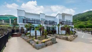 Stagerje Pool Villa Bed and Breakfast in South Korea