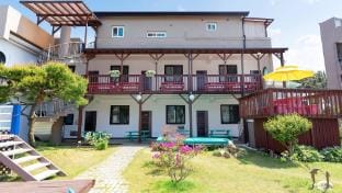 Anmyeondo Badatga Wave Pension Bed and Breakfast in South Korea