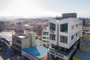 When I Open My Eyes, The Sea Bed and Breakfast in South Korea