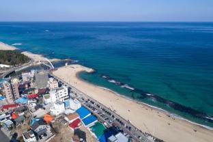 When I Open My Eyes, The Sea Bed and Breakfast in South Korea