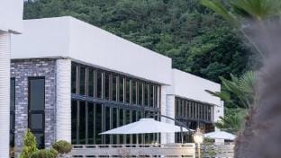 Chilwol Kids Pool Villa Namhae Geumsong Branch Bed and Breakfast in South Korea