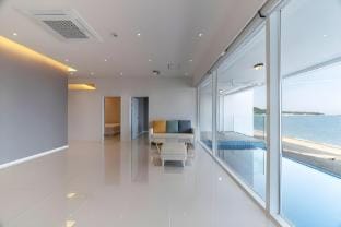 Daytona Pool Villa Bed and Breakfast in South Korea