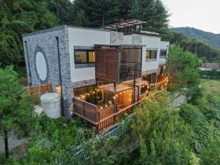 Little Vivaldi Pool Villa Bed and Breakfast in Gyeonggi-do