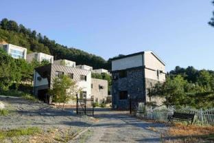 Little Vivaldi Pool Villa Bed and Breakfast in Gyeonggi-do