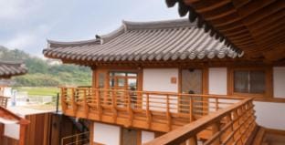 Stay At Gampo Hanok Pool Villa Pension In Gyeongju Bed and Breakfast in South Korea