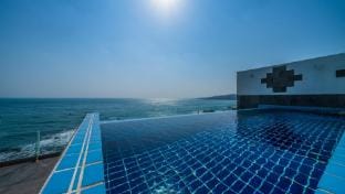 Elafoni Sea Pool Villa Bed and Breakfast in South Korea