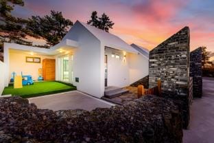 Rest 127 Hyeopjae Branch Bed and Breakfast in South Korea