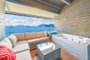 Geoje Paraiso Kids &amp;amp;amp;amp;amp;amp;amp;amp;amp;amp;amp;amp;amp;amp; Pool Villa Spa Pension Bed and Breakfast in South Korea