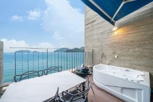 Geoje Paraiso Kids &amp;amp;amp;amp;amp;amp;amp;amp;amp;amp;amp;amp;amp;amp; Pool Villa Spa Pension Bed and Breakfast in South Korea