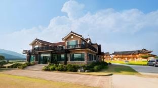Hanok Pension Yongjang Bed and Breakfast in South Korea