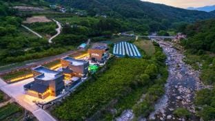 Muju Pool Villa Yellowstone Bed and Breakfast in South Korea